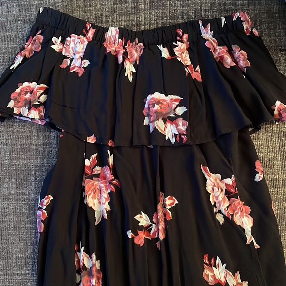 Flower pattern dress size small - Picture 2 of 3